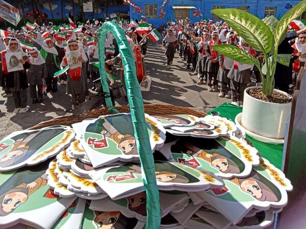 مراسم روز دانش آموز در دبستان دخترانه نرجس یک