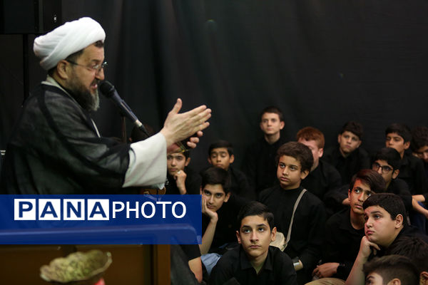 محفل عزاداری نوجوانان در حرم حضرت معصومه(س)