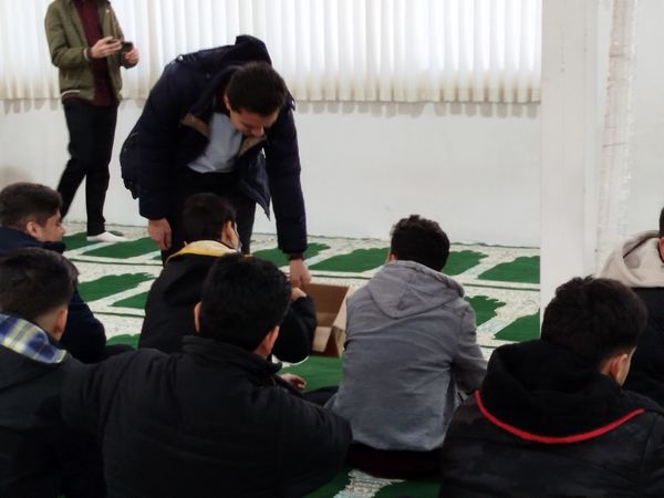جشن ولادت باسعادت حضرت مهدی (ع) در دبیرستان نمونه آیت‌الله خامنه‌ای