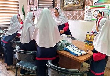 آماده‌سازی بسته‌های معیشتی برای دانش‌آموزان کم برخوردار 