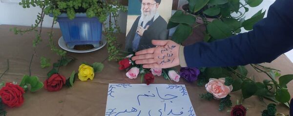 اجرای پویش «جانم فدای رهبر» در آموزشگاه شهید محمد منتظر قائم خاتم 