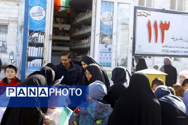 رونمایی از  تابلو «سه‌رنگ عشق» تا خدمت‌رسانی بی‌وقفه به مردم