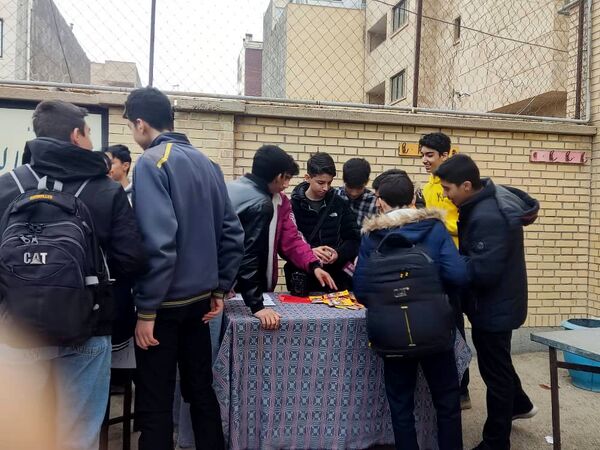 برپایی بازارچه دانش‌آموزی به‌مناسبت عید مبعث 