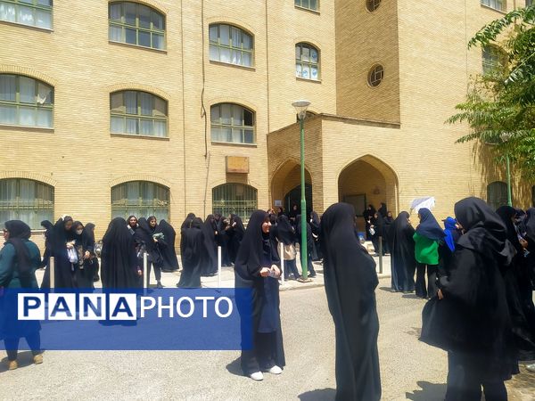 رقابت داوطلبان کنکور رشته تجربی در دانشگاه قم