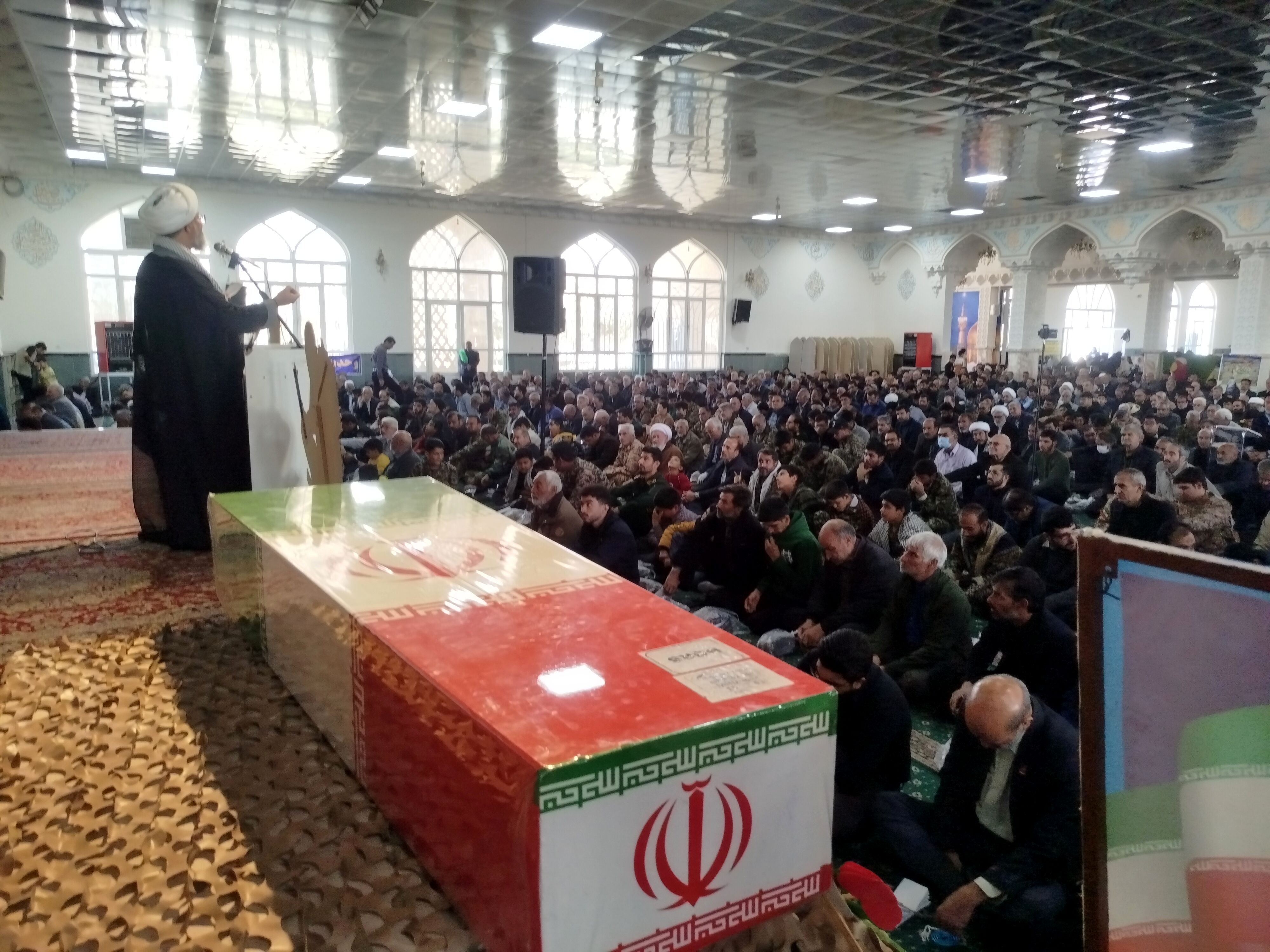  نماز جمعه شهرستان کاشمر با حضور پیکر شهید گمنام 