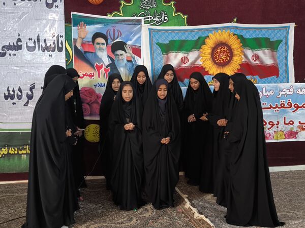 جشن اعیاد شعبانیه و تقدیر از دانش‌آموزان برتر آموزشگاه شهید بهشتی مزرعه
