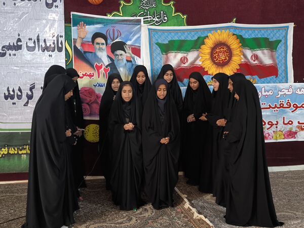 جشن اعیاد شعبانیه و تقدیر از دانش‌آموزان برتر آموزشگاه شهید بهشتی مزرعه