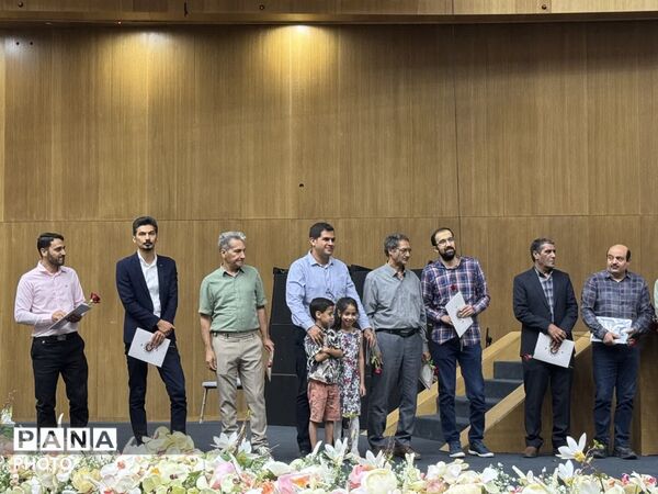 جشن ستارگان برای دانش آموزان دبیرستان شهید اژه‌ای۲
