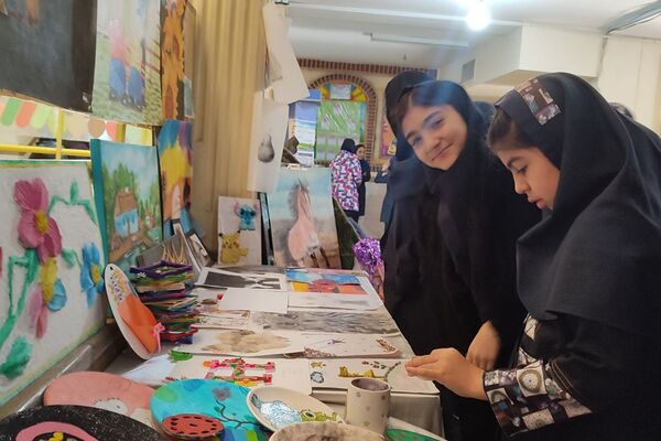 نمایشگاه دست سازه‌های مدرسه مریم بهارستان دو