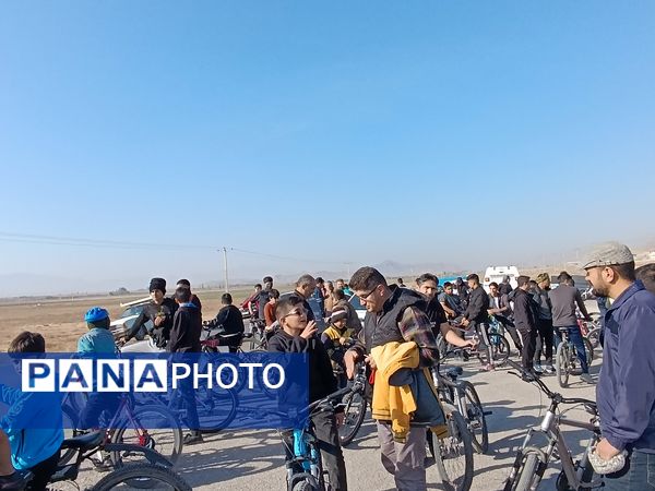 برگزاری همایش دوچرخه‌سواری در آشخانه به‌مناسبت روز دانش‌آموز 