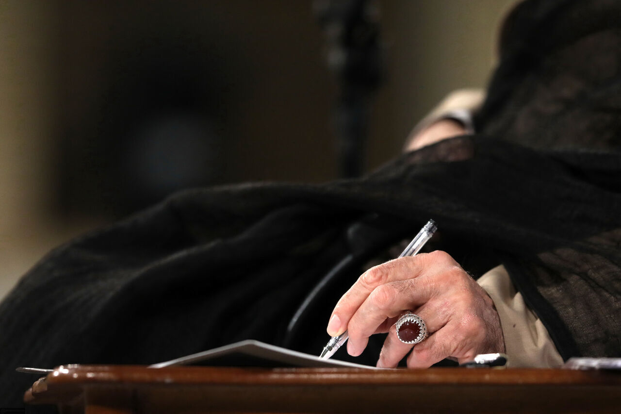 پیام تسلیت رهبر انقلاب درپی درگذشت همسر حجت‌الاسلام غیاث‌الدین محمدی

