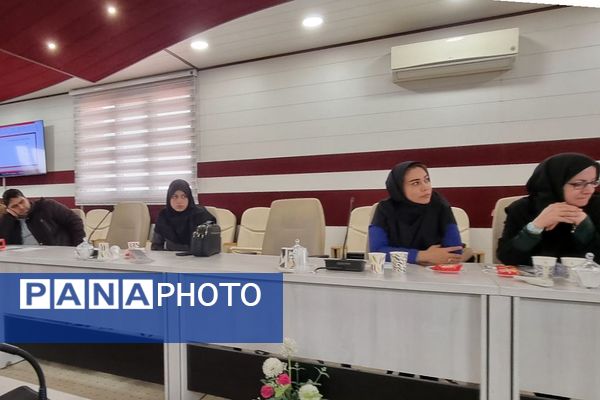 کارگاه آموزشی تغذیه سالم با رویکرد مکمل‌یاری در اداره آموزش و پرورش کهریزک 