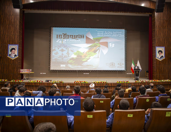 آیین تقدیر از دانش‌آموزان برگزیده در مسابقات فرهنگی هنری استان قم