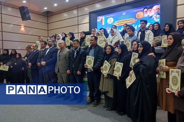 درخشش خلاقیت دانش آموزان قدسی در نمایشگاه دستاوردهای فناورانه و پژوهشی