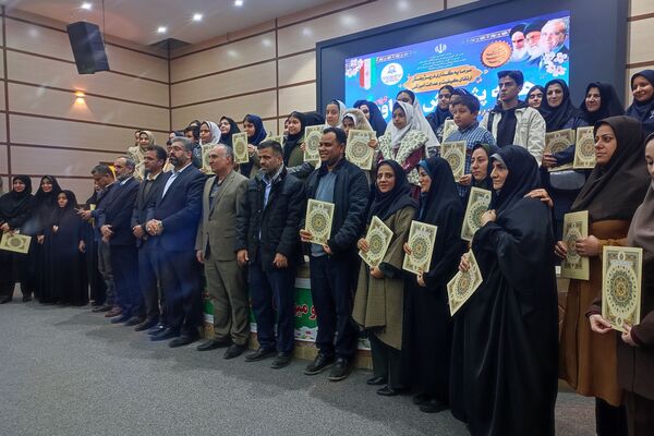 درخشش خلاقیت دانش آموزان قدسی در نمایشگاه دستاوردهای فناورانه و پژوهشی