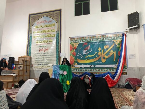 مراسم اعتکاف دانش آموزی در شهر راز