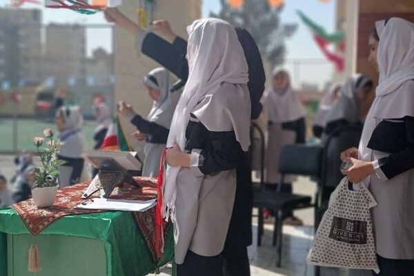 برگزاری مراسم روز دانش‌آموز در مدارس بهارستان‌دو