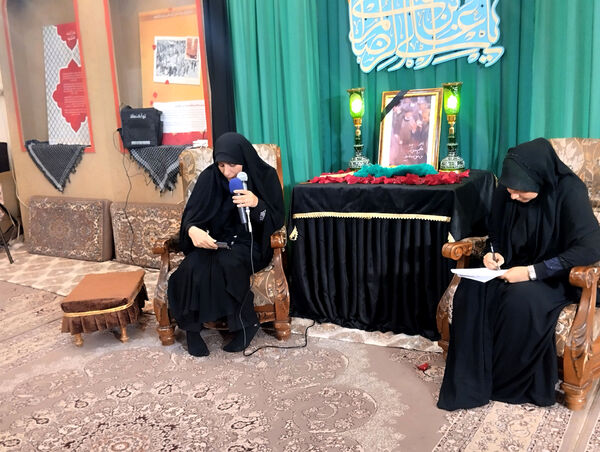 محفل شعرخوانی نخبگان ادبی با حضور مشاور رئیس‌جمهور شهید در قم
