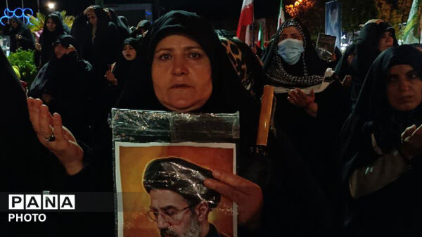قیام مردم انقلابی کوهدشت زیر بارش الهی