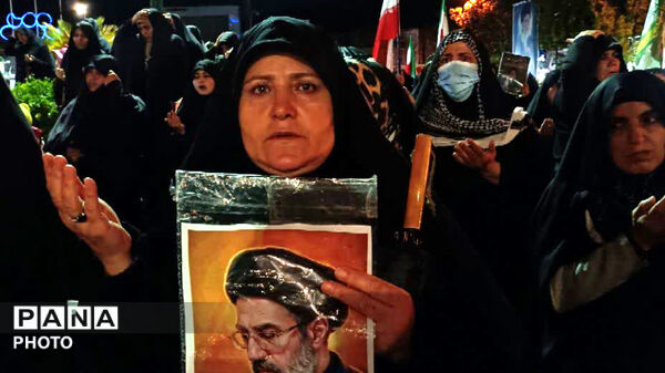 قیام مردم انقلابی کوهدشت زیر بارش الهی