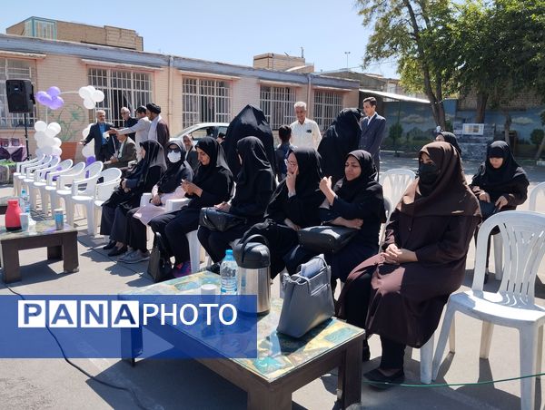 تجلیل از معلمان نمونه در مدرسه تقوا مشهد