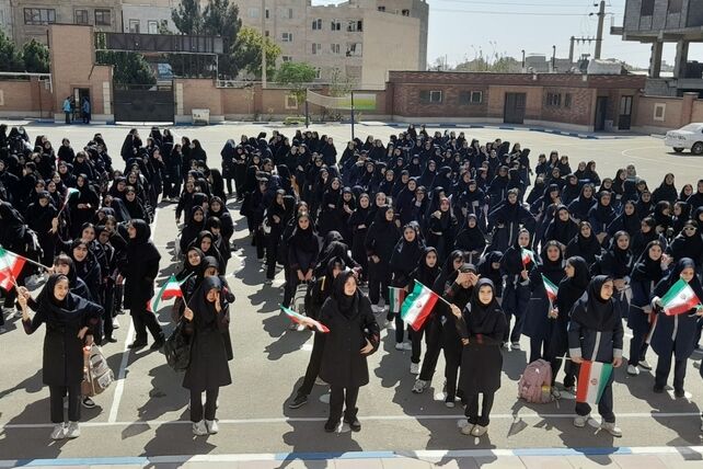 آغاز سال تحصیلی در دبیرستان مهرآفرین با شور و نشاط دانش‌آموزان
