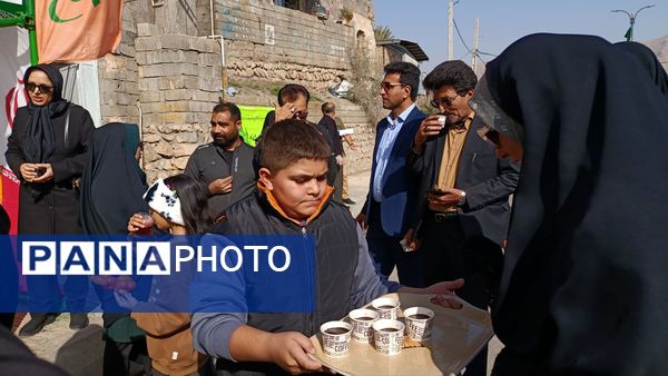 برپایی موکب  توسط هیات دانش‌آموزی و پیشتازان آموزشگاه شهید منصور عامری 
