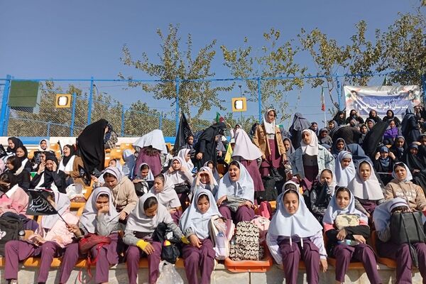 استادیوم ورزشی شهدای شهرستان قدس میزبان پرشورترین مراسم روز دانش‌آموز 