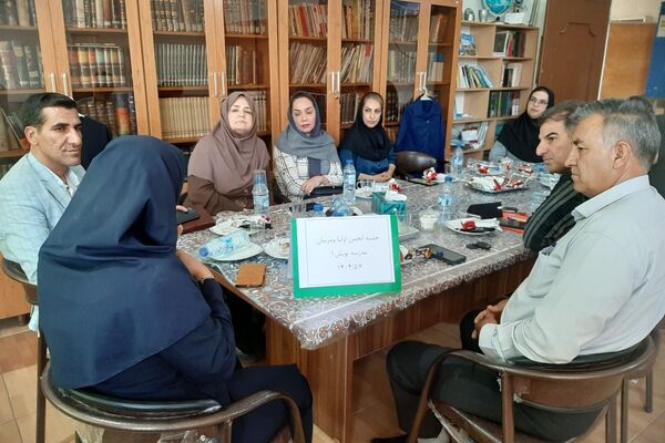 جلسه انجمن اولیا و هیات امنا در مدرسه پویش ناحیه ۳ شیراز