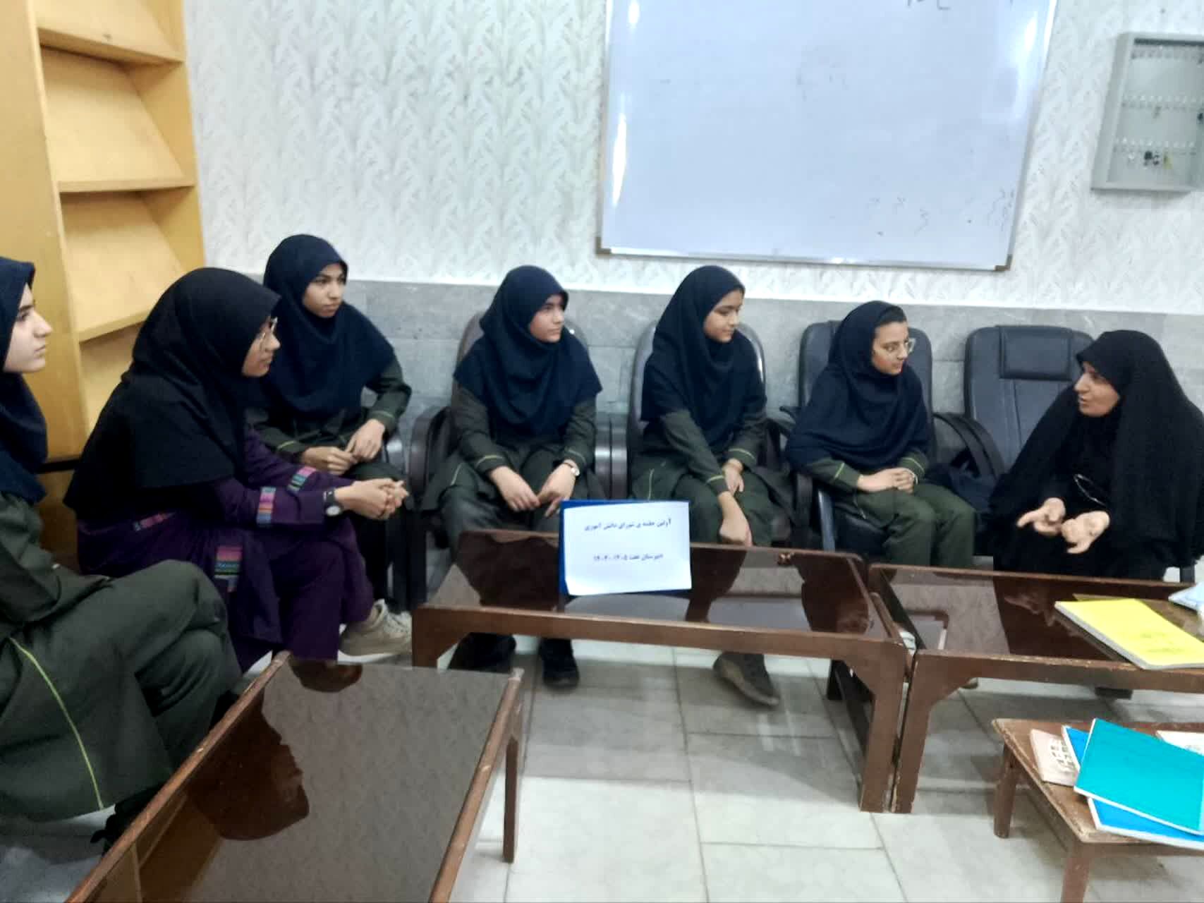 دانش‌آموزان بازوهای قدرتمندی برای کمک به مدرسه هستند