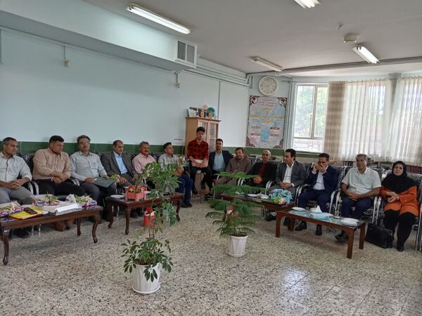 مراسم تقدیر از دبیران دبیرستان نمونه آیت الله خامنه‌ای
