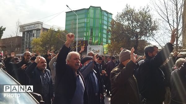 مشت هایی که با فریاد انتقام بالا می آمدند 