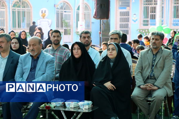 نواخته شدن زنگ شکوفه‌ها در یزد