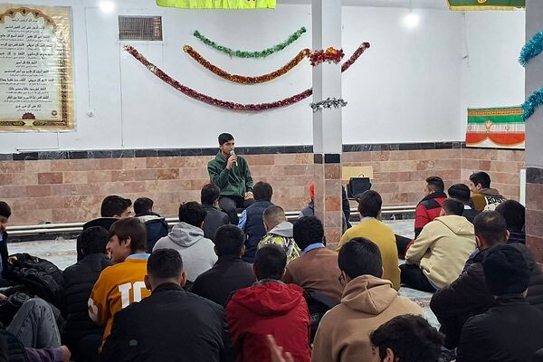 هنرنمایی دانش‌آموزان مدارس ناحیه دو شهرری در جشن میلاد حضرت فاطمه (س)