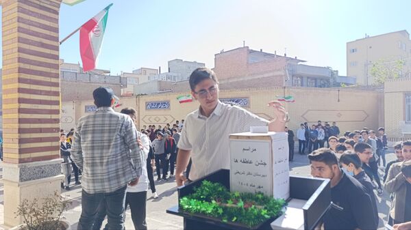 جشن عاطفه‌ها در مدرسه شریعتی اسکو