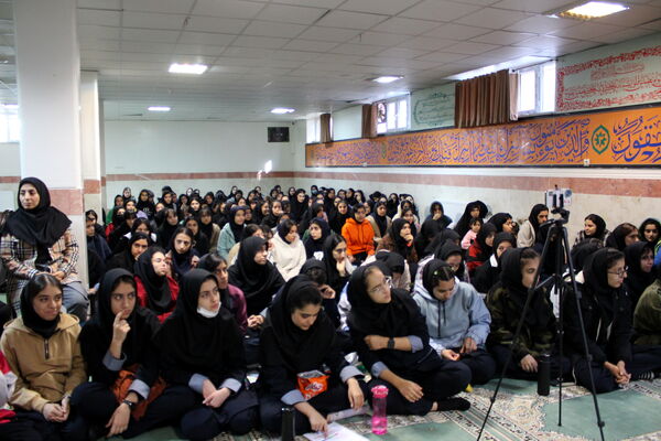 برگزاری تئاتر «یاس پژمرده» در دبیرستان سردار شهید قاسم سلیمانی ناحیه 4 کرج