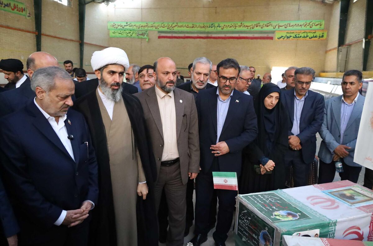 بازدید وزیر آموزش و پرورش از سالن ورزشی آسیب‌دیده در حمله موشکی به لامرد