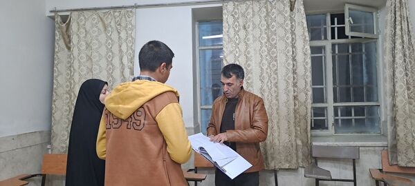  دیدار والدین با معلمان در دبیرستان ابوذر غفاری نیشابور