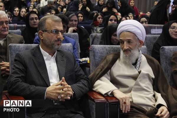 همایش تجلیل از معلمان در ساری