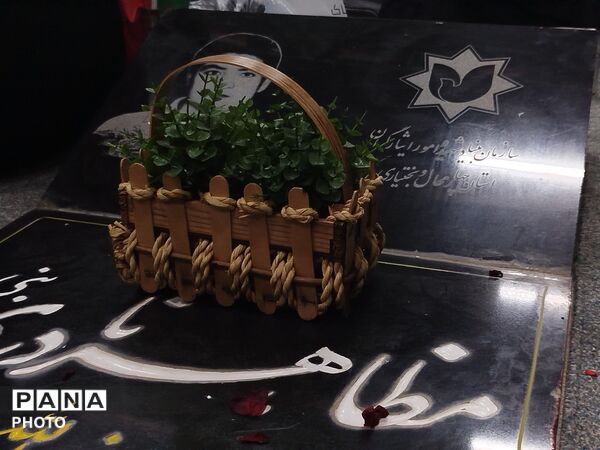 شبی که ماه دو نیم شد