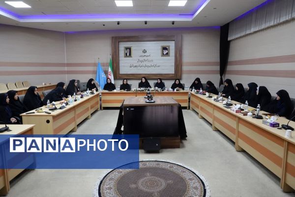 نشست هم‌اندیشی بانوان ستادی اداره‌کل آموزش و پرورش آذربایجان‌شرقی