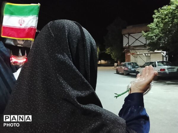 اجتماع مردم در سوگ رهبر شهید دربلوار شهدای شهر بار