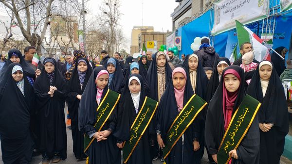 تجلی حضور باشکوه مردم در راهپیمایی ۲۲ بهمن 