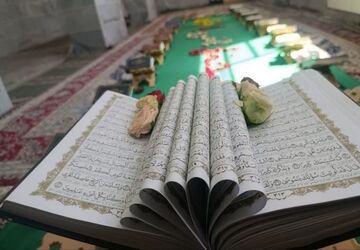 سال تحصیلی جدید در کنار قرآن و یاد شهدا 