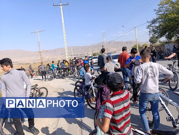 برگزاری همایش دوچرخه‌سواری در آشخانه به‌مناسبت روز دانش‌آموز 