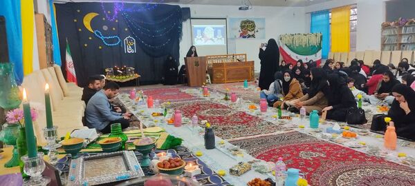 ضیافت افطار در هنرستان فاطمه‌الزهرا (س) بابلسر 