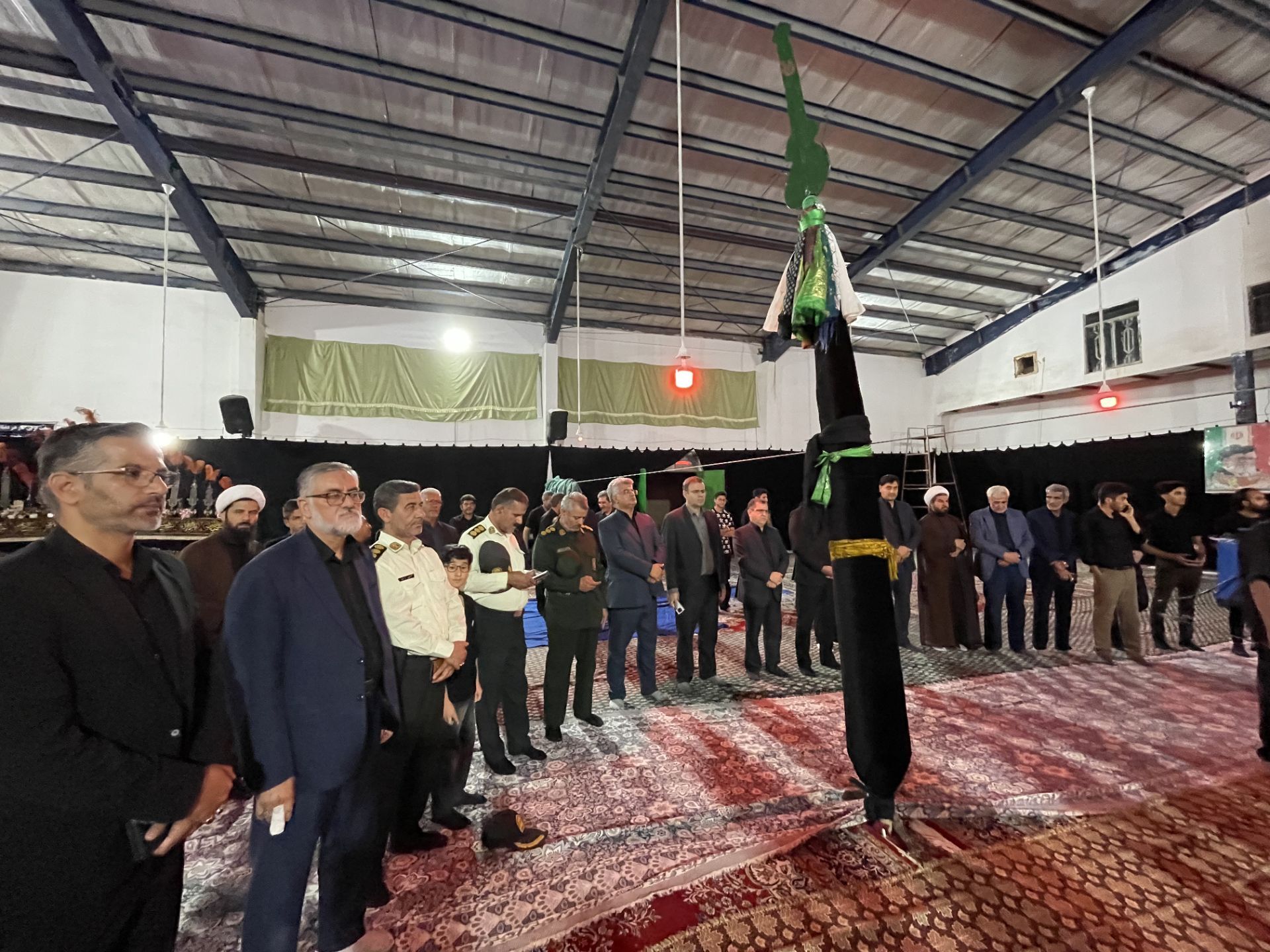 امام جمعه کاشمر در هیأت عزاداری روستای عشرت آباد حضور یافت 