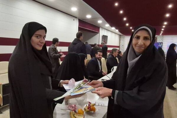 تقدیر از بانوان شاغل در اداره آموزش و پرورش کهریزک 