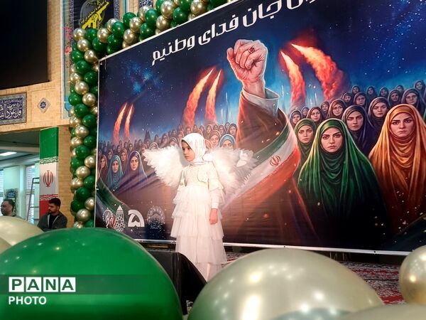 تجدید بیعت دختران وطن با آرمان‌های انقلاب در حسینیه امام