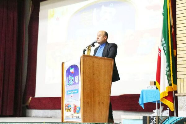 تجلیل از برگزیدگان دانش‌آموزی مسابقات فرهنگی و هنری جشنواره هما شهرستان دشتستان 